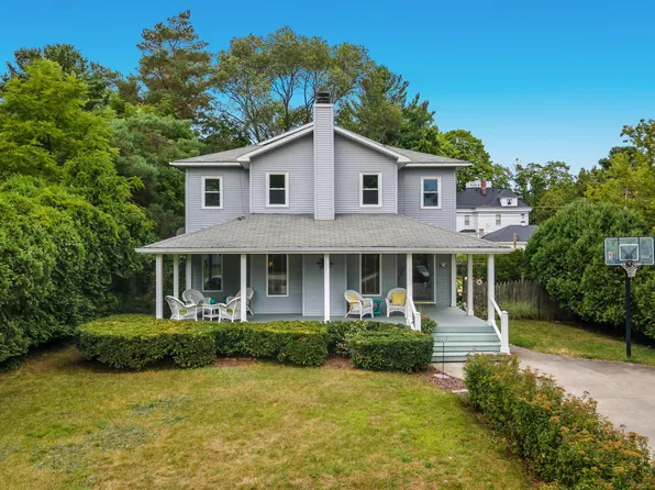 514 Chippewa St, Elk Rapids, MI 49629