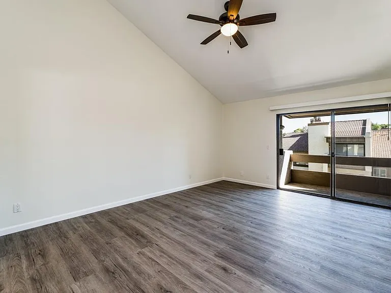 5800 Owensmouth Ave #14 — Photo 18