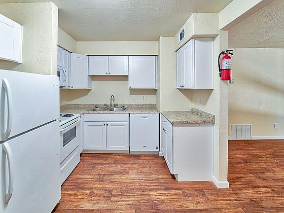 3rd image of 2713 Wyoming Blvd NE APT 9