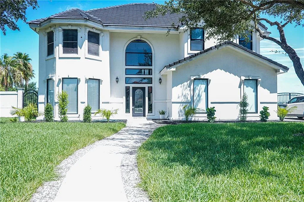 5 bed, 3.0 bath, 3089 sqft, $3,500 — Photo 2
