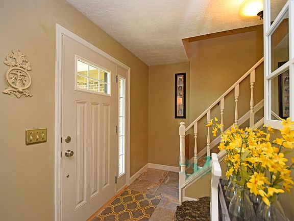3rd image of 3278 Parkhill Dr