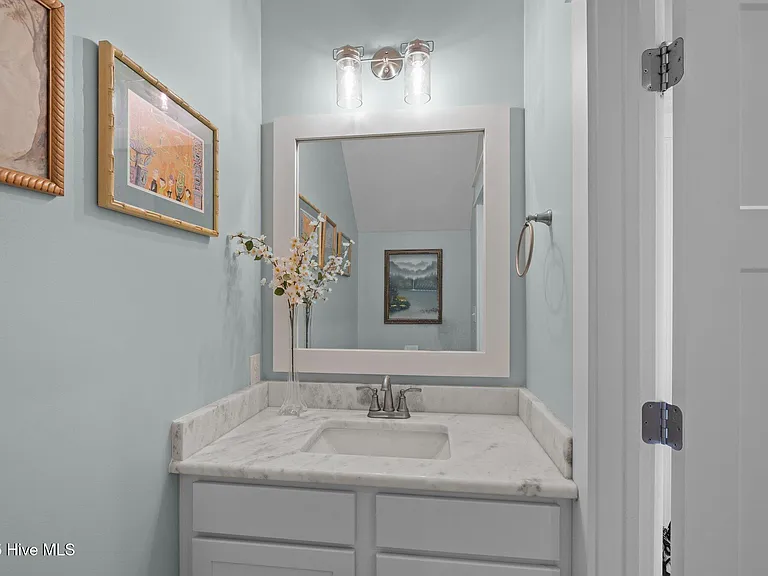 310 Lord Berkeley Dr — Photo 10