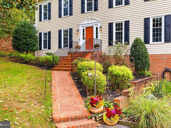 2nd image of 616 Winterberry Dr