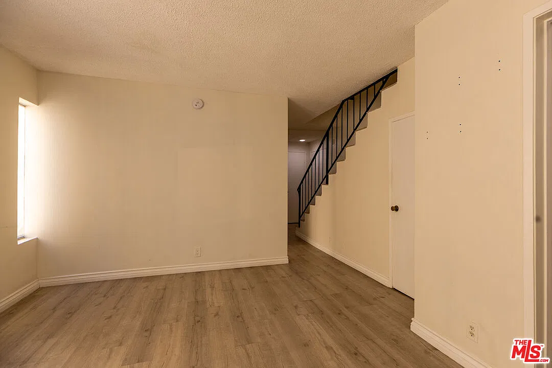 3 bed, 2.0 bath, 1100 sqft, $3,425 — Photo 3