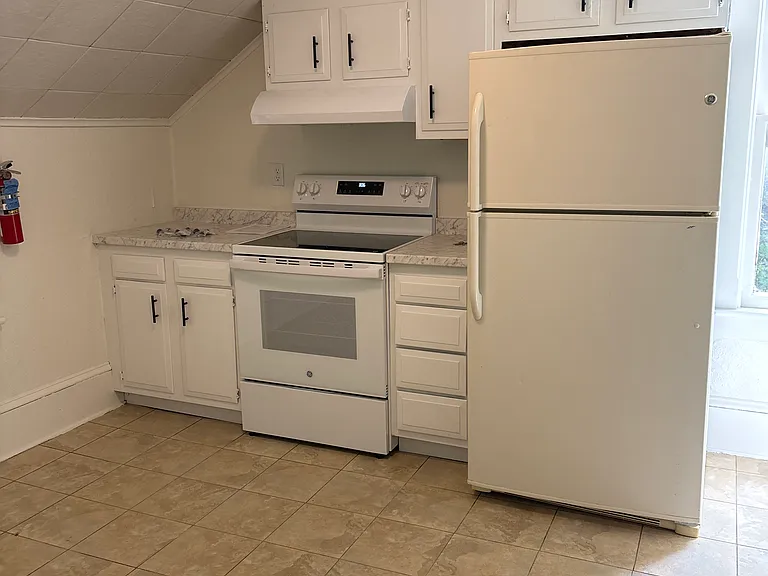 328 E Bishop St #2 — Photo 2