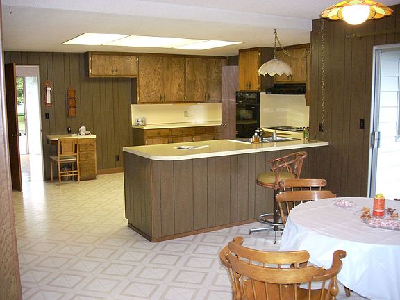 Kitchen/family room area