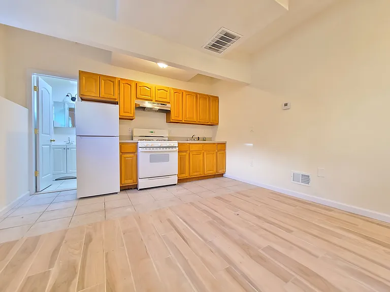 7300 Amboy Rd #BASEMENT — Photo 3
