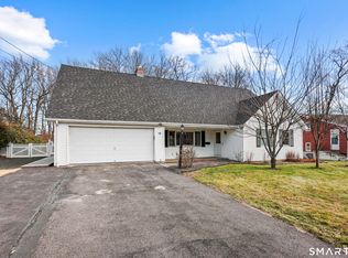 16 Chestnut Lane, West Hartford, CT 06110