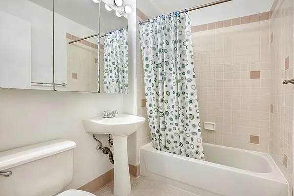 Rented by Weichert Manhattan Midtown | media 23