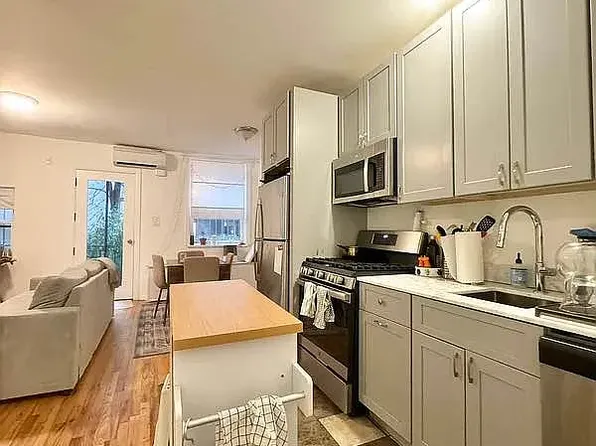 138 Sullivan St APT 1*, New York, NY 10012