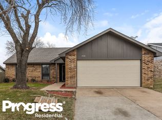 7724 Bermejo Rd, Fort Worth, TX 76112