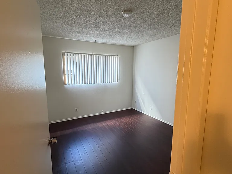 Apt 102