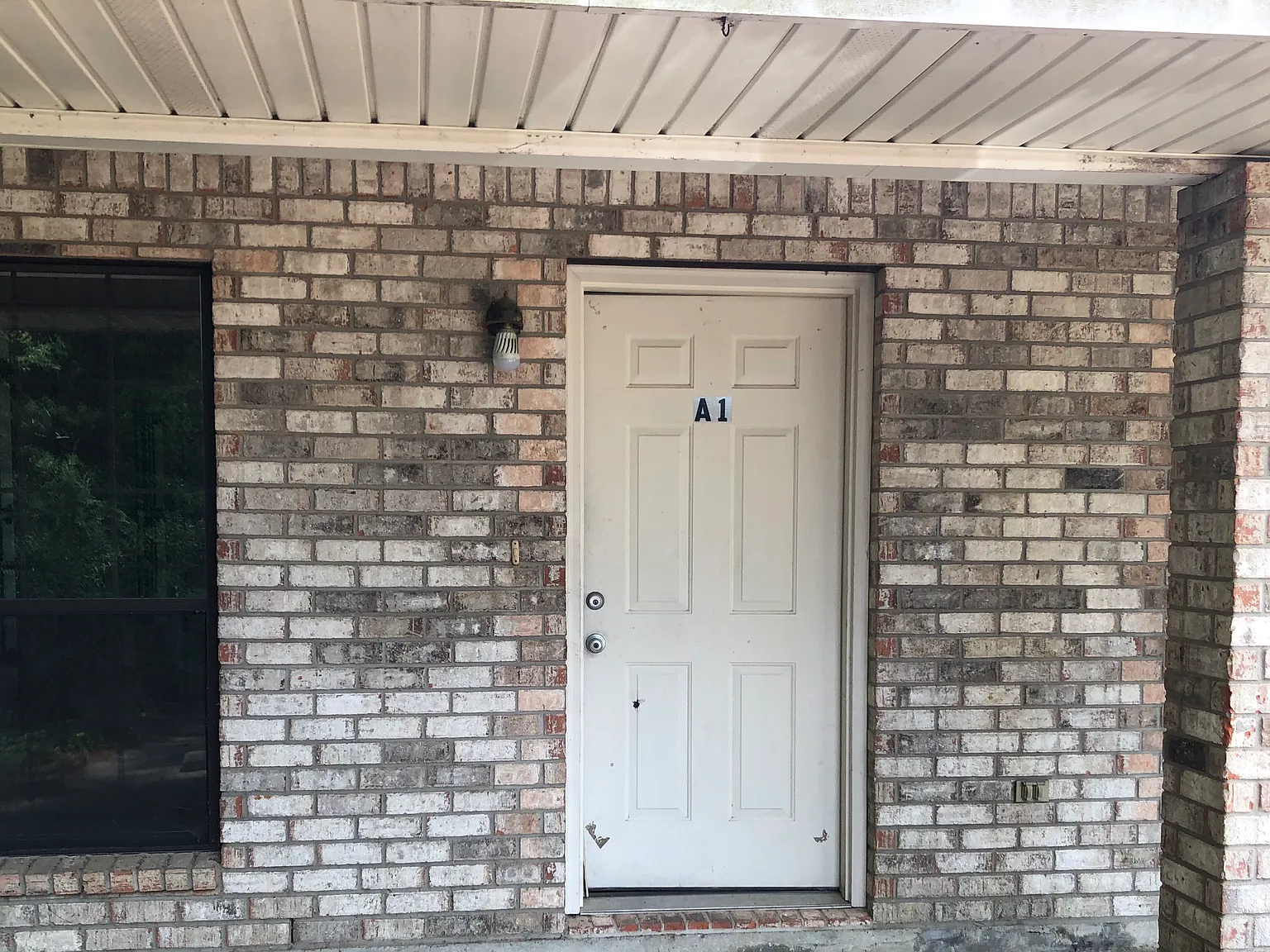 2 bed, 1.5 bath, $900 — Photo 1