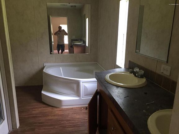 3rd image of 127 Cornerstone Cir