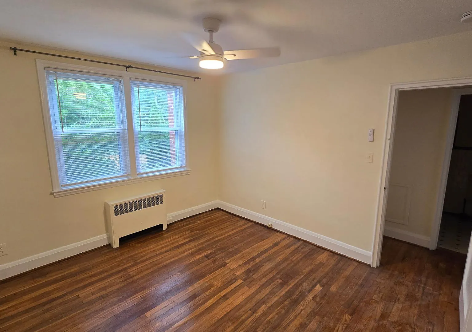 6148 Parkway Dr - A — Photo 3