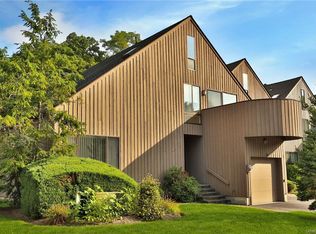 15 Rockhagen Rd, Thornwood, NY 10594