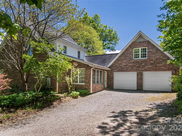 37 Willow Farm Rd, Fairview, NC 28730