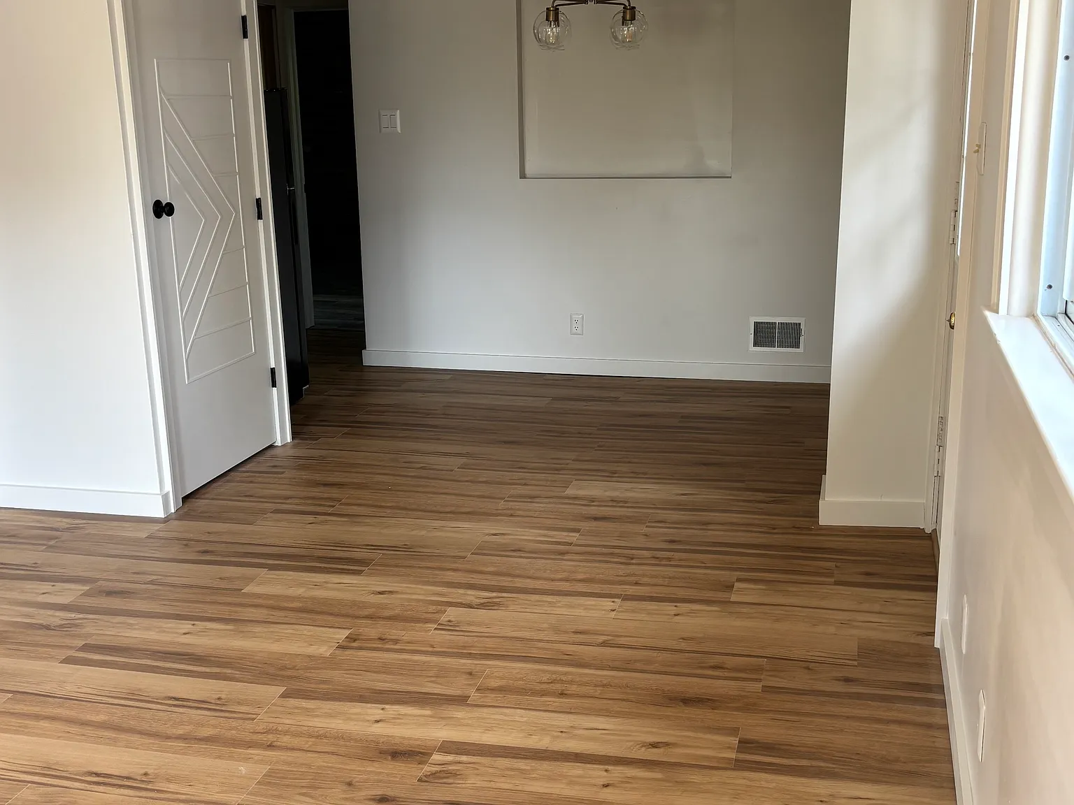 484 Cushing St — Photo 3
