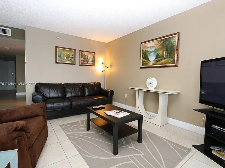 17800 N Bay Rd #404 — Photo 6