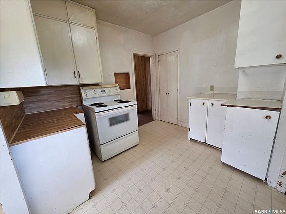 3rd image of 89 8th Avenue NE