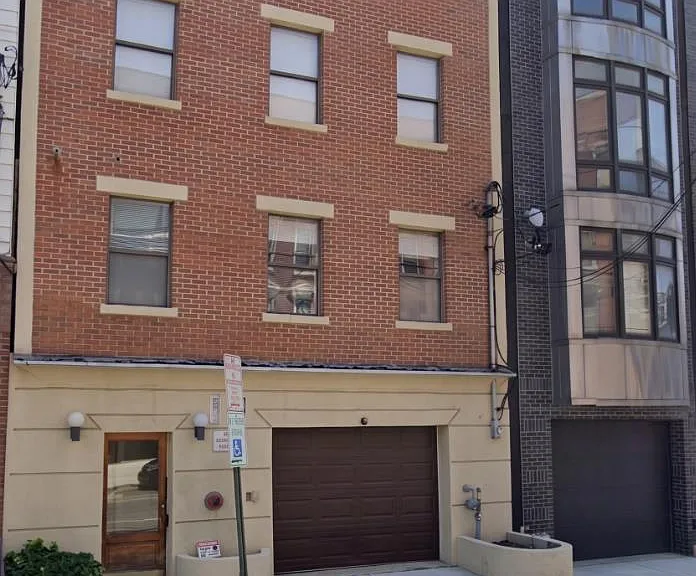 409 Adams St #5 — Photo 10
