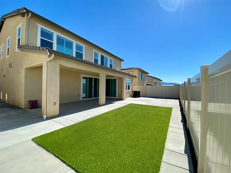 39549 Clare St — Photo 20