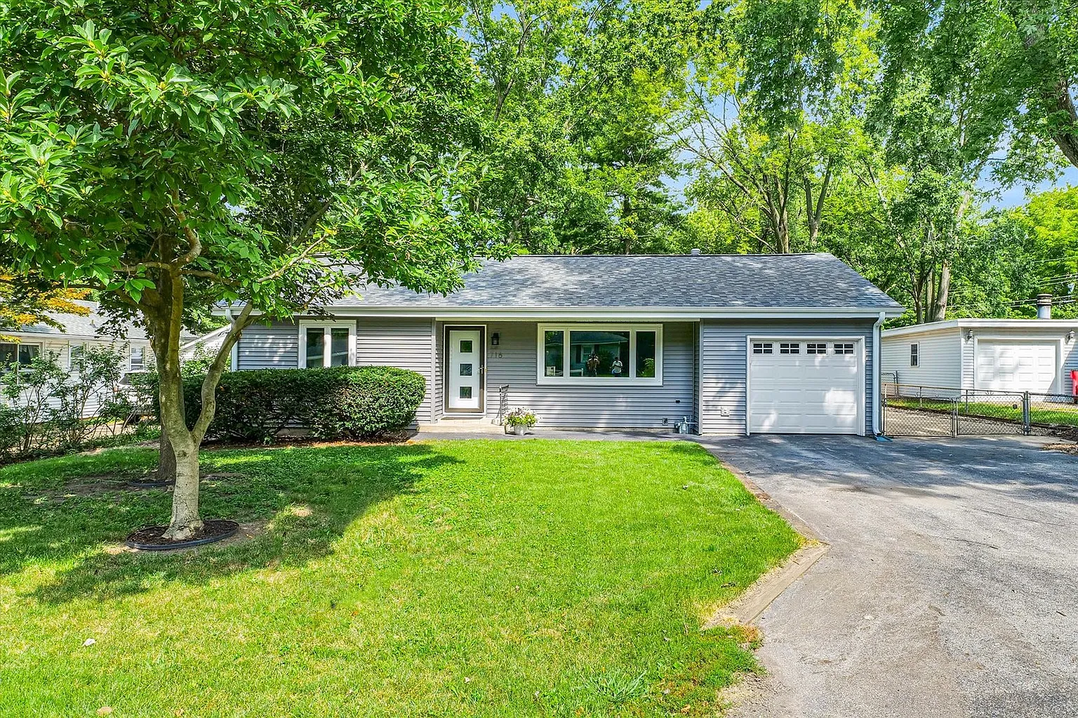 716 Dover Pl photo 1