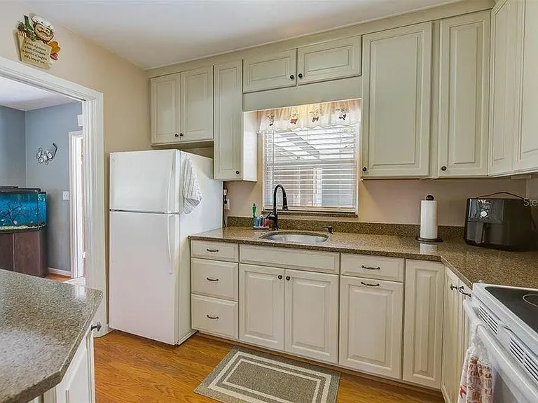 1028 2nd Ave NW — Photo 9