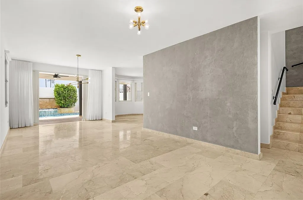 4 bed, 4.0 bath, 2800 sqft, $4,300 — Photo 3