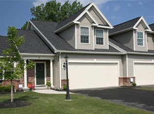 18 Cloister Ln, Webster, NY 14580