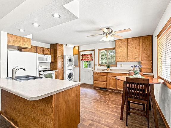 3rd image of 643 Madison AVENUE