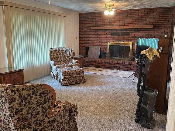 2nd image of 405 S Park Ct