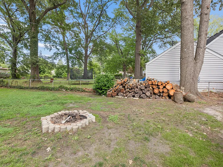 1016 Warwick Ave — Photo 28