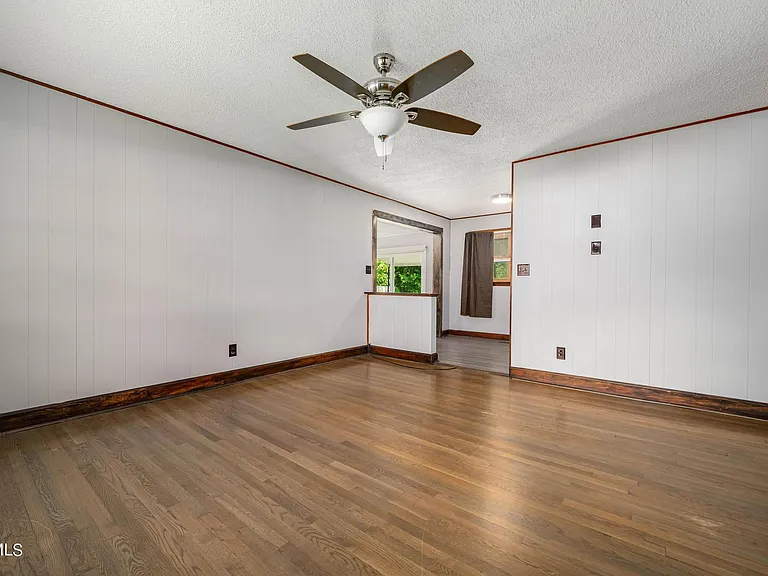 422 Gap Creek Rd — Photo 4