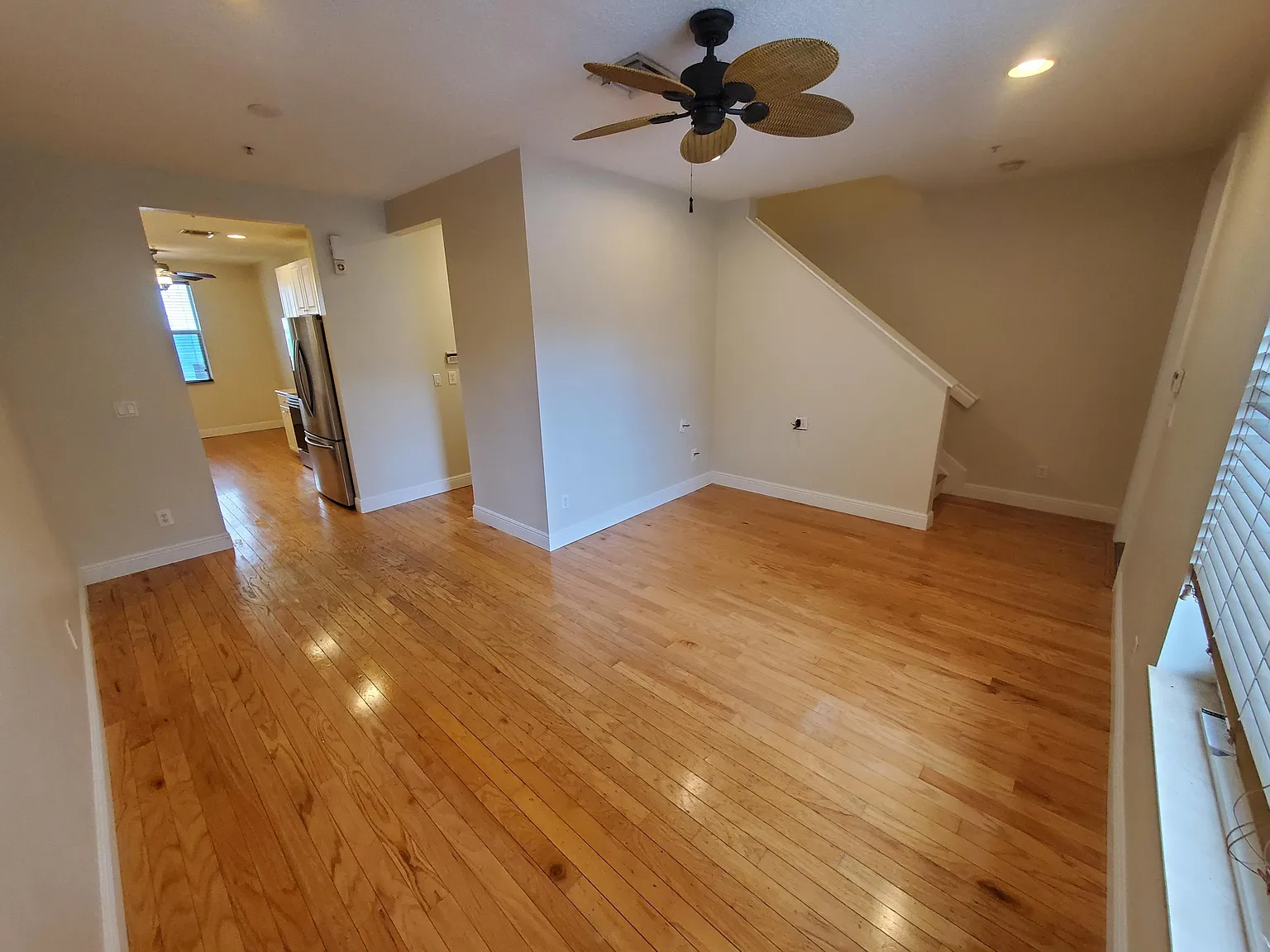 3 bed, 2.5 bath, 1290 sqft, $3,400 — Photo 2