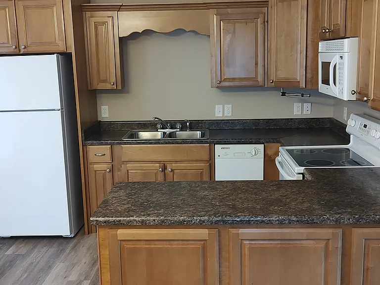 324 Deal St — Photo 2