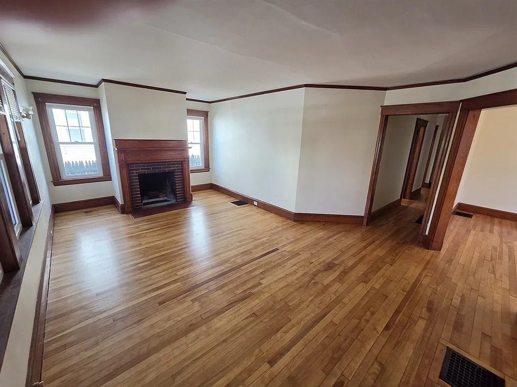 2 bed, 1.0 bath, 1377 sqft, $2,800 — Photo 2