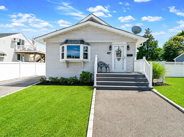 111 Liberty Avenue, Lindenhurst, NY 11757