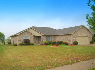 256 Elmscourt Cir, Greenwood, IN 46142