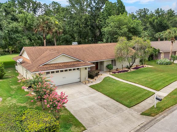 2nd image of 818 Riverbend Blvd