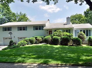 303 Georgian Dr, Paramus, NJ 07652