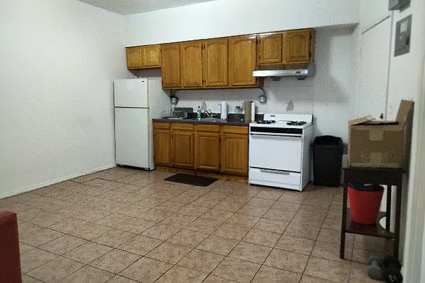 Rented by Metroperty Realty LLC | media 7