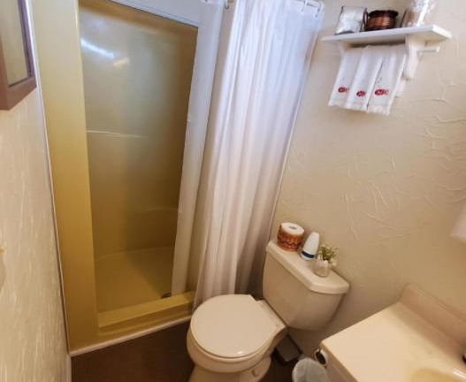 3rd image of 1009 Ginger Ln