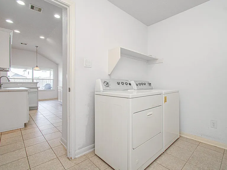 13335 Gardnerville St — Photo 33