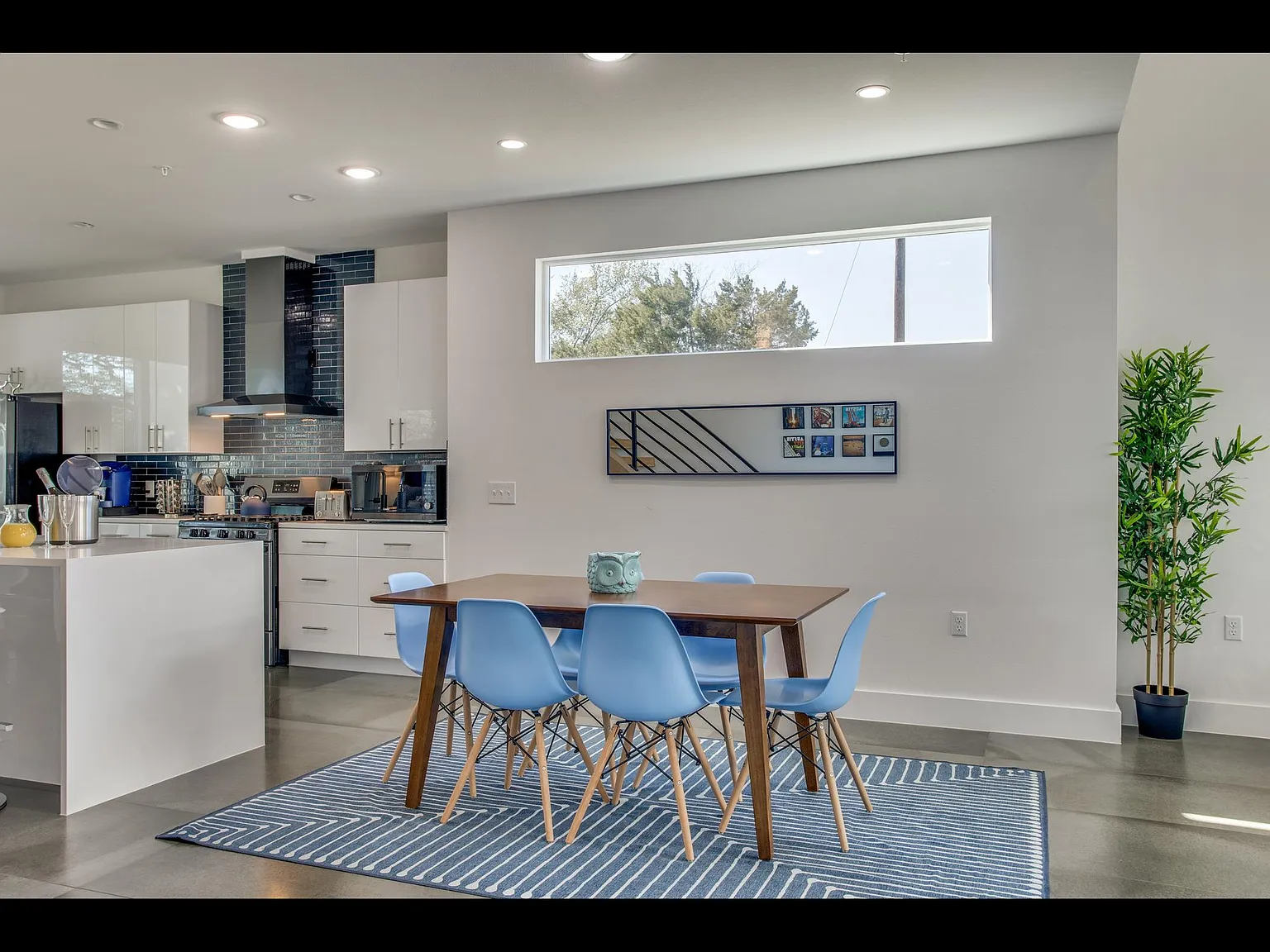 3 bed, 3.5 bath, 2359 sqft, $4,650 — Photo 4