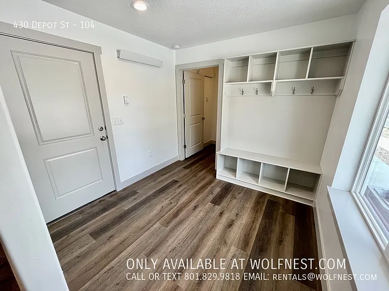 430 E Depot St #104 — Photo 2