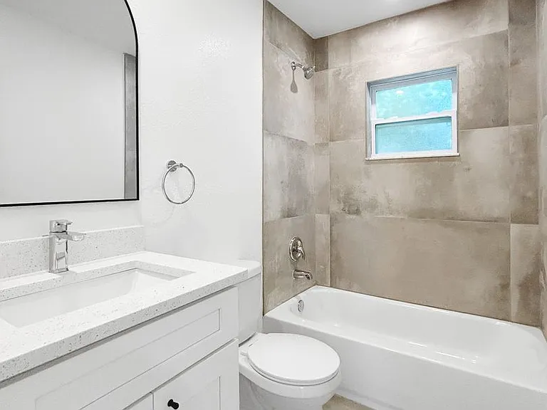 4631 Queensboro Ave S — Photo 12
