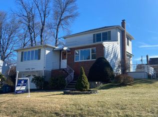 40-18 Tierney Pl, Fair Lawn, NJ 07410