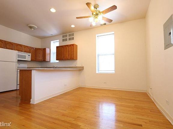 2nd image of 1327 W Fillmore St APT 2R