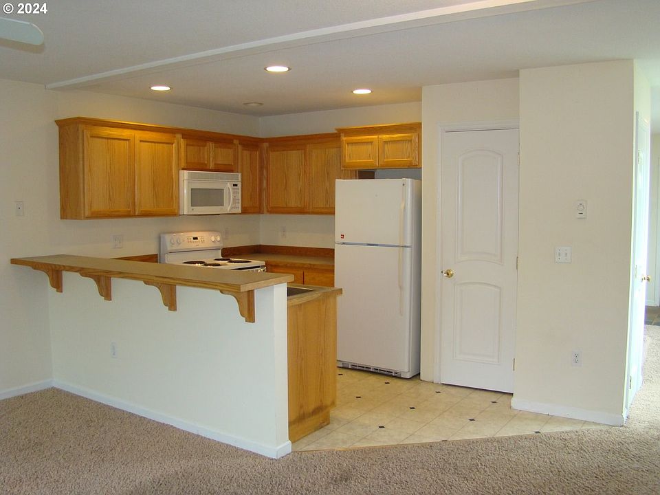 2nd image of 449 N Main Ave